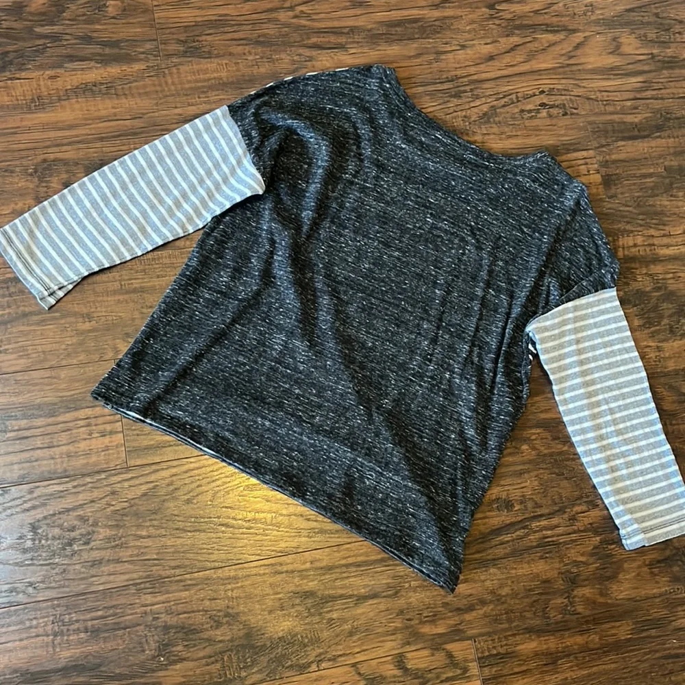 Cute Old Navy striped basic 3/4 sleeve tee - Picture 4 of 4